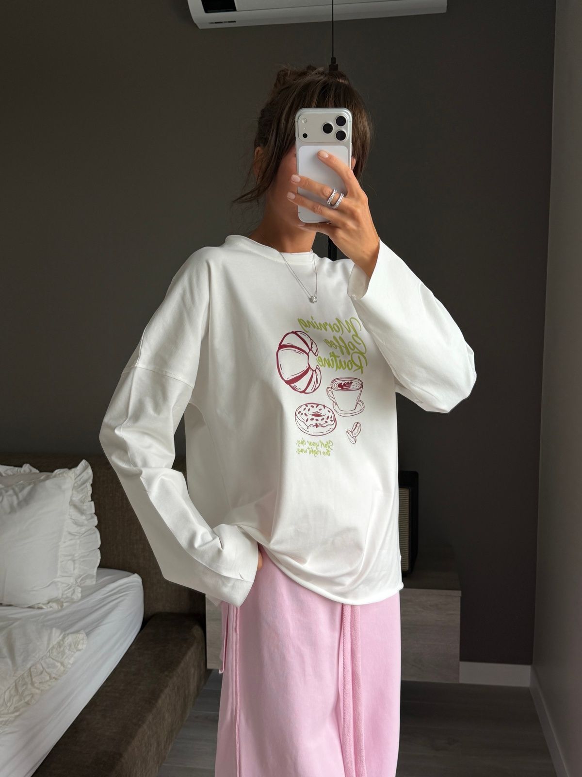 Лонгслів longline з принтом "morning coffee routine" білий, one size F2433 фото