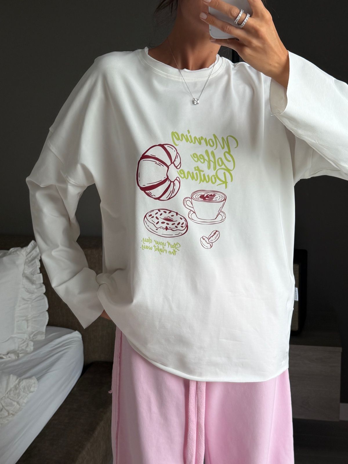 Лонгслів longline з принтом "morning coffee routine" білий, one size F2433 фото