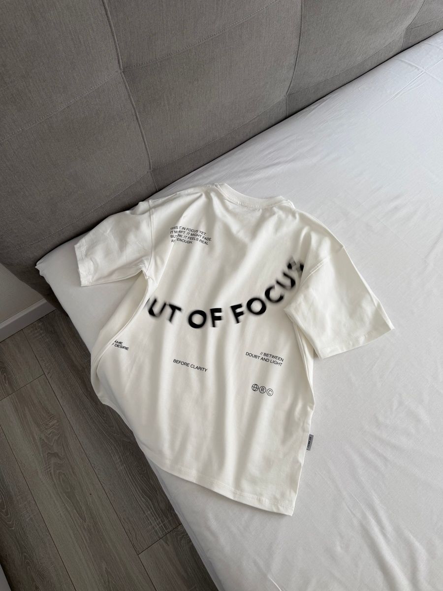Футболка класик принт "out of focus" білий, XS F2043 фото